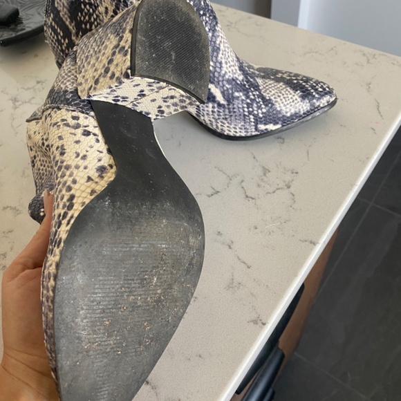Steve Madden snake skin boots - Picture 4 of 6